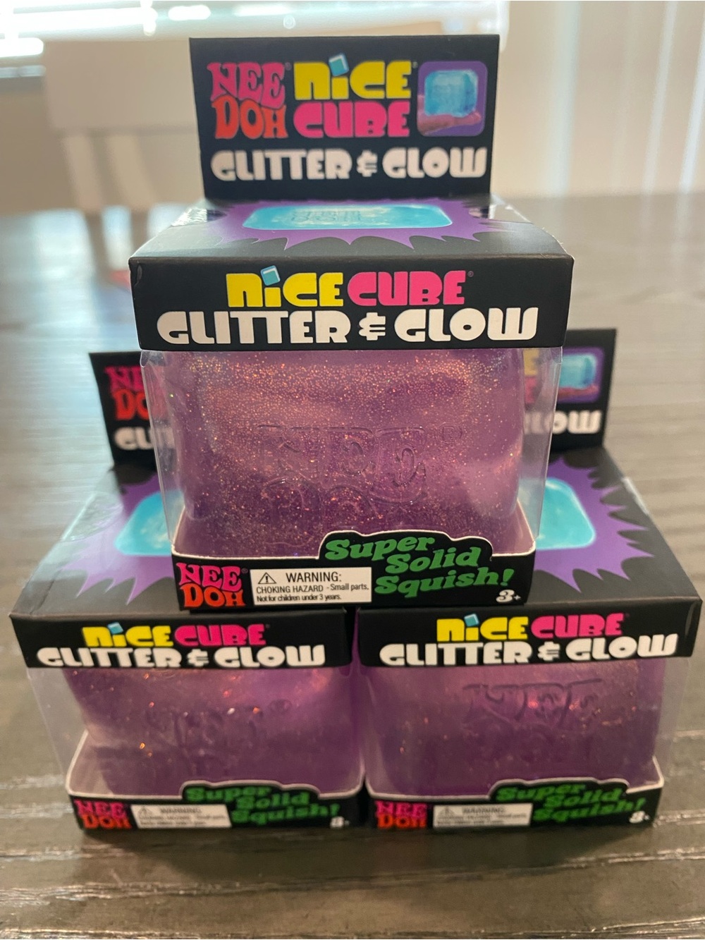 Nice Cube Glitter & Glow Super
Solid Squish - Purple